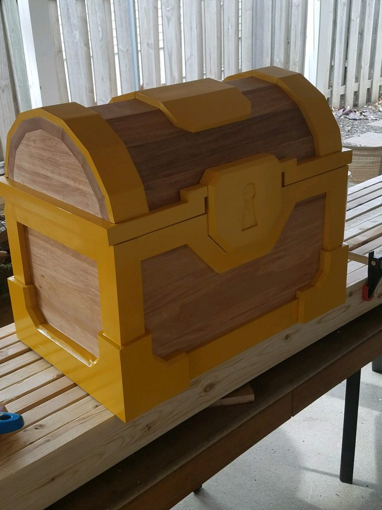 curved chest lid Clash royale treasure chest